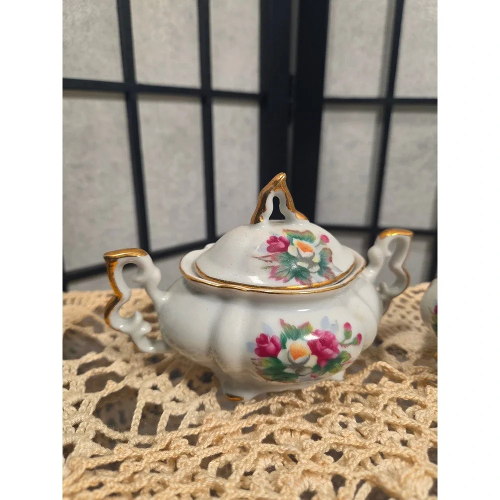 Unbranded vintage porcelain